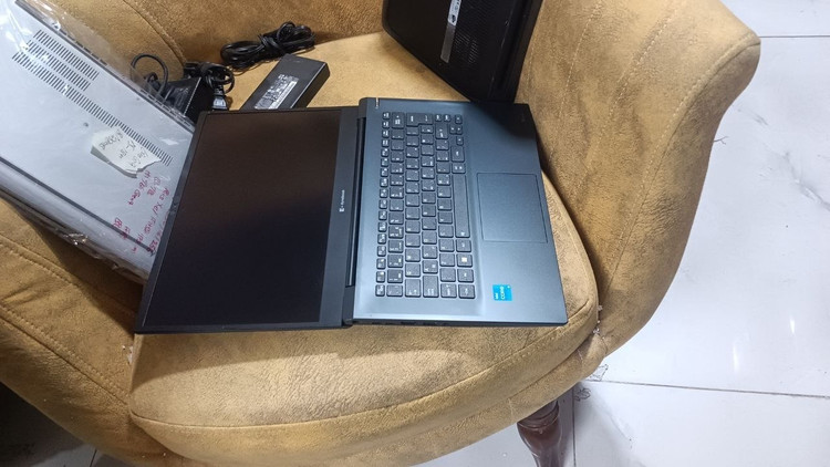 لپ تاپ توشیبا نسل 11 رم 8 حافظه 256 پرسرعت لمسی استوک وارداتی