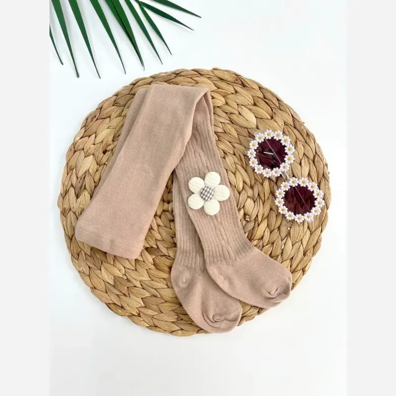 جوراب شلواری نوزادی دخترانه طرح گل بابونه کبریتی پنبه ای (تخفیف‌دار)