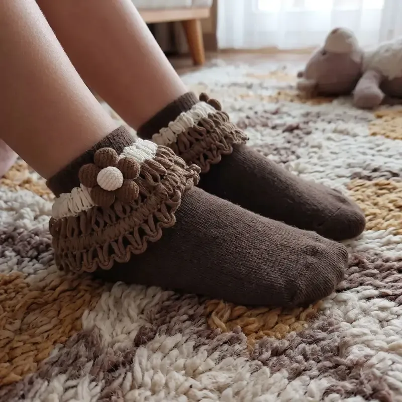 جوراب مجلسی دخترانه تک گل قهوه ای پنبه ای (تخفیفدار)