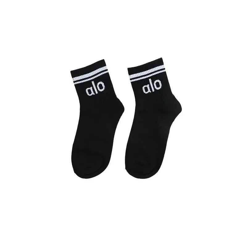 جوراب نیم ساق زنانه طرح alo جنس نخ و پنبه فری سایز مناسب سایز 36 تا 41 (تخفیف دار روی 3 عدد)