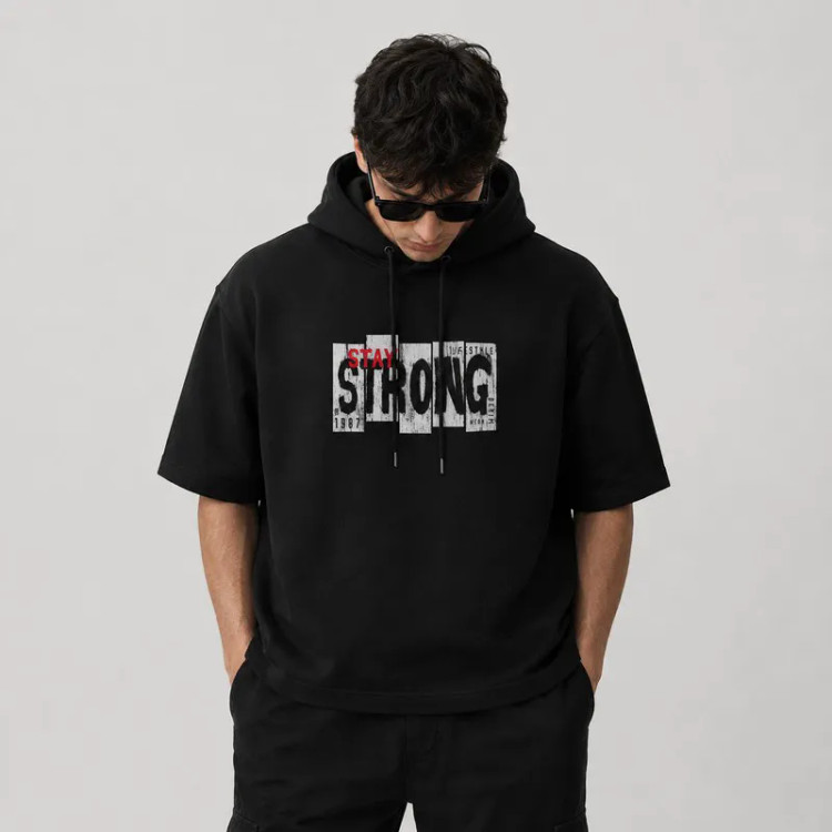 تی شرت مردانه کلاه دار مشکی نخی طرح حروف مدل STRONG