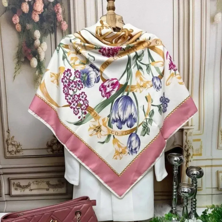روسری ساتن طرح رزگلد قواره 140 آبی روشن